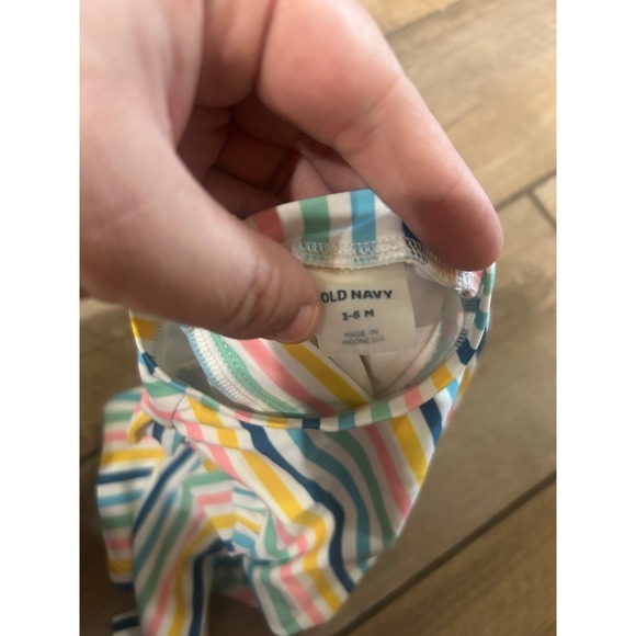 Old navy baby girl swimsuit size 3-6M - Picture 2 of 2